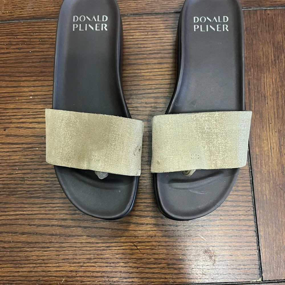 Donald J. Pliner Fiji slide sandal in Bronze‎ Metallic Size: 5.5 NEW